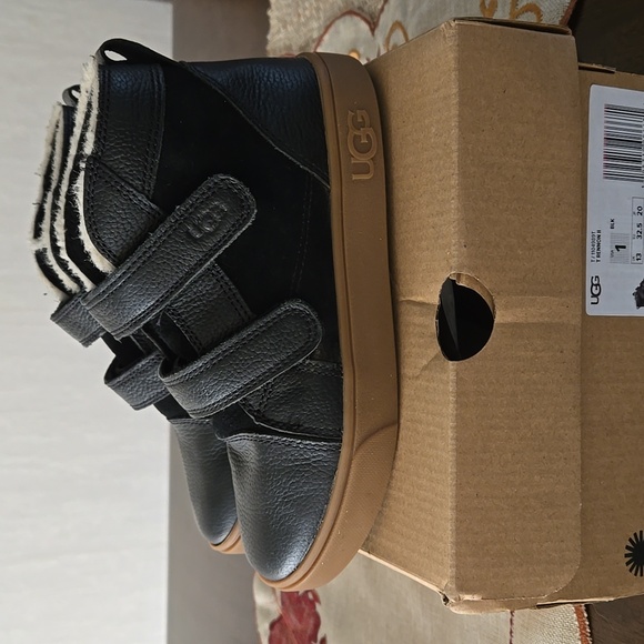 T Rennon II UGG - Picture 4 of 4